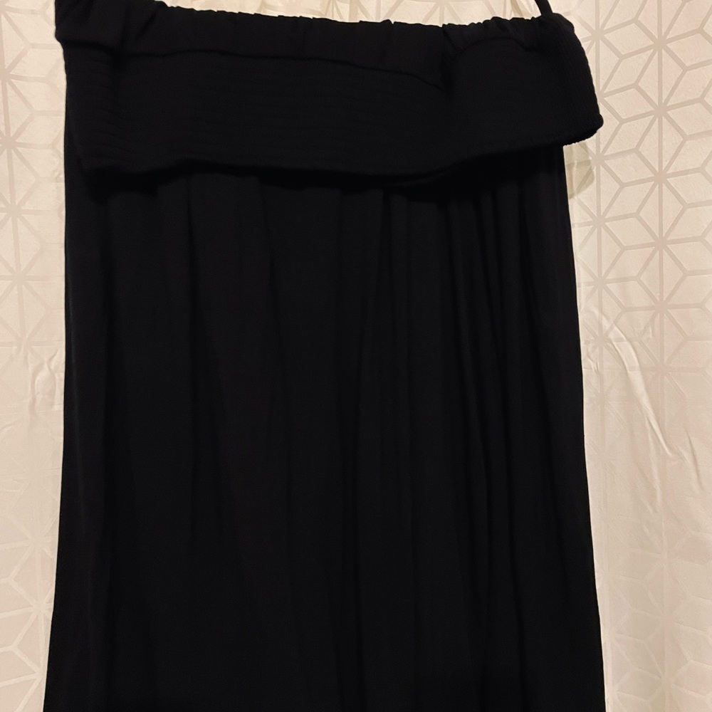Excellent condition it has pockets!!! Worn one
